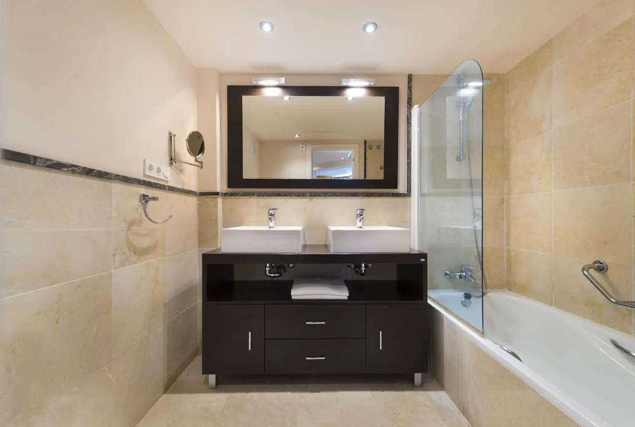 Apartamento De 2 Dormitorios En Torrox Costa